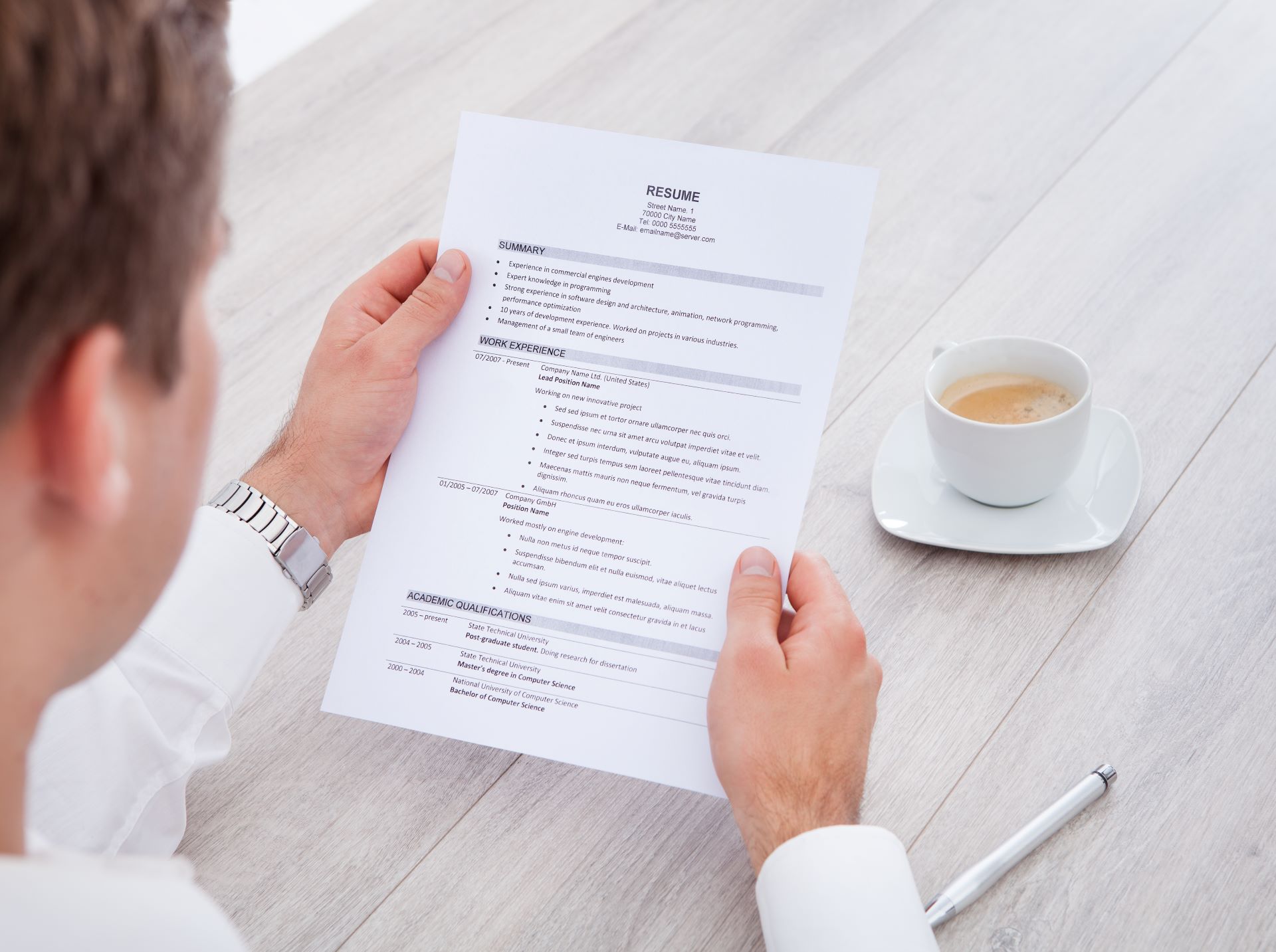 The Complete Guide to Job Applications: Resumes, CVs, and Profiles